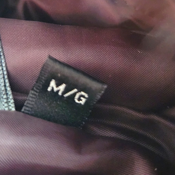 Le Chateau winter hat - Picture 3 of 3